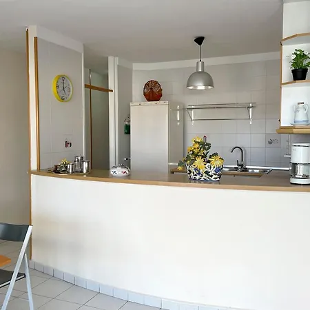 Clota Petita, Apartment *